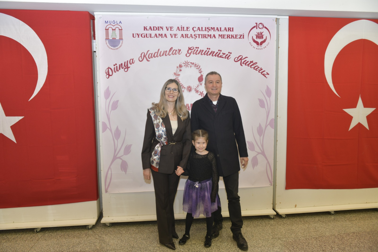 Kadın ve Aile Çalışmaları Uygulama ve Araştırma Merkezi, 8 Mart Dünya Kadınlar Günü kapsamında “Kadının Eli, Toplumun Gücü: İlham Veren Kadınlar” Programı Düzenledi.