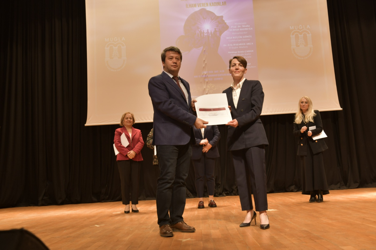 Kadın ve Aile Çalışmaları Uygulama ve Araştırma Merkezi, 8 Mart Dünya Kadınlar Günü kapsamında “Kadının Eli, Toplumun Gücü: İlham Veren Kadınlar” Programı Düzenledi.