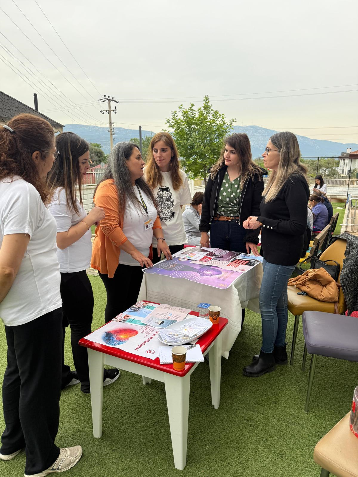 Muğla Çocuk Akademisi ev sahipliğinde 8 Mayıs Cuma günü gerçekleştirilen Anneler Günü programında, Kadın ve Aile Çalışmaları Uygulama ve Araştırma Merkezi olarak katılım sağladık