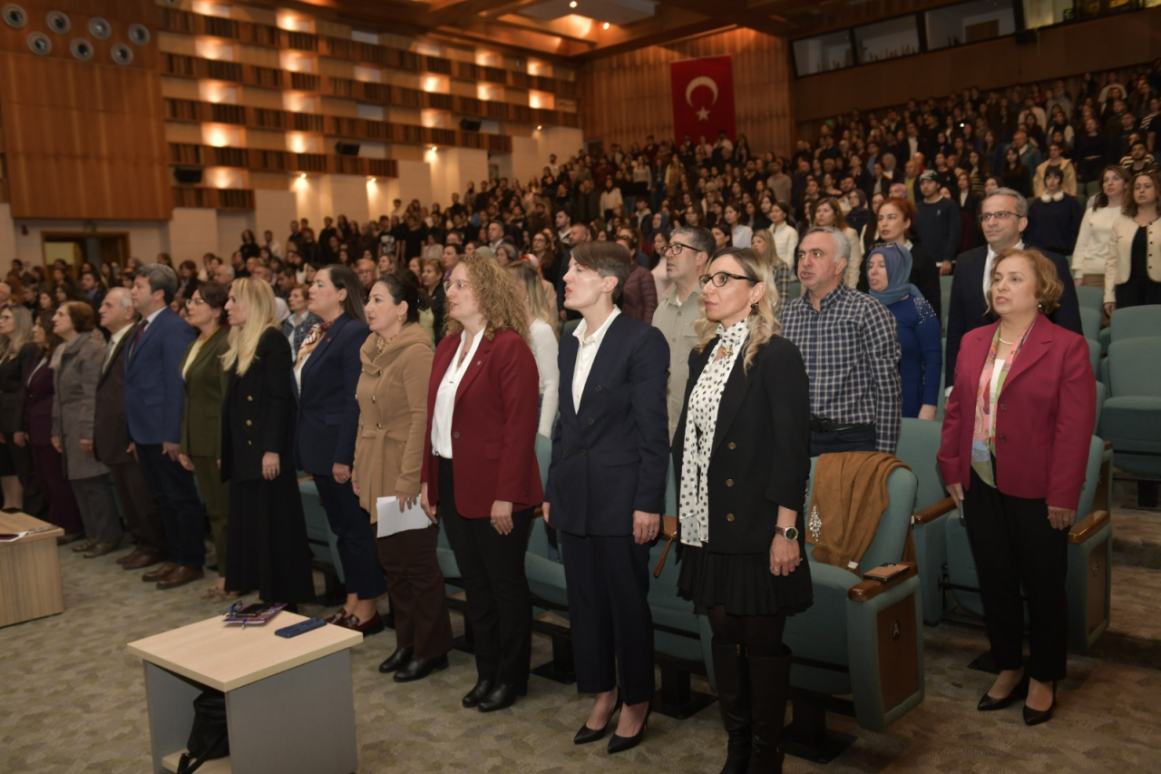 Kadın ve Aile Çalışmaları Uygulama ve Araştırma Merkezi, 8 Mart Dünya Kadınlar Günü kapsamında “Kadının Eli, Toplumun Gücü: İlham Veren Kadınlar” Programı Düzenledi.