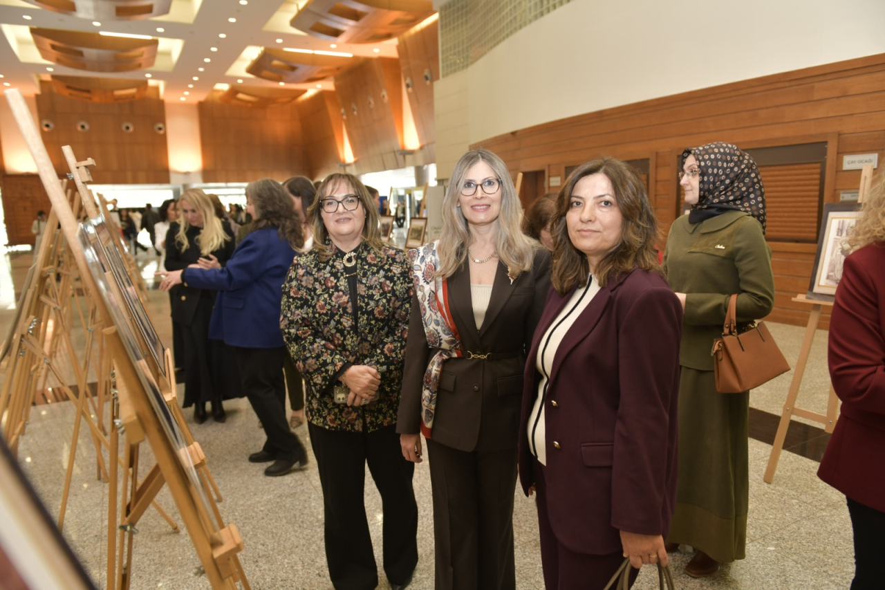 Kadın ve Aile Çalışmaları Uygulama ve Araştırma Merkezi, 8 Mart Dünya Kadınlar Günü kapsamında “Kadının Eli, Toplumun Gücü: İlham Veren Kadınlar” Programı Düzenledi.