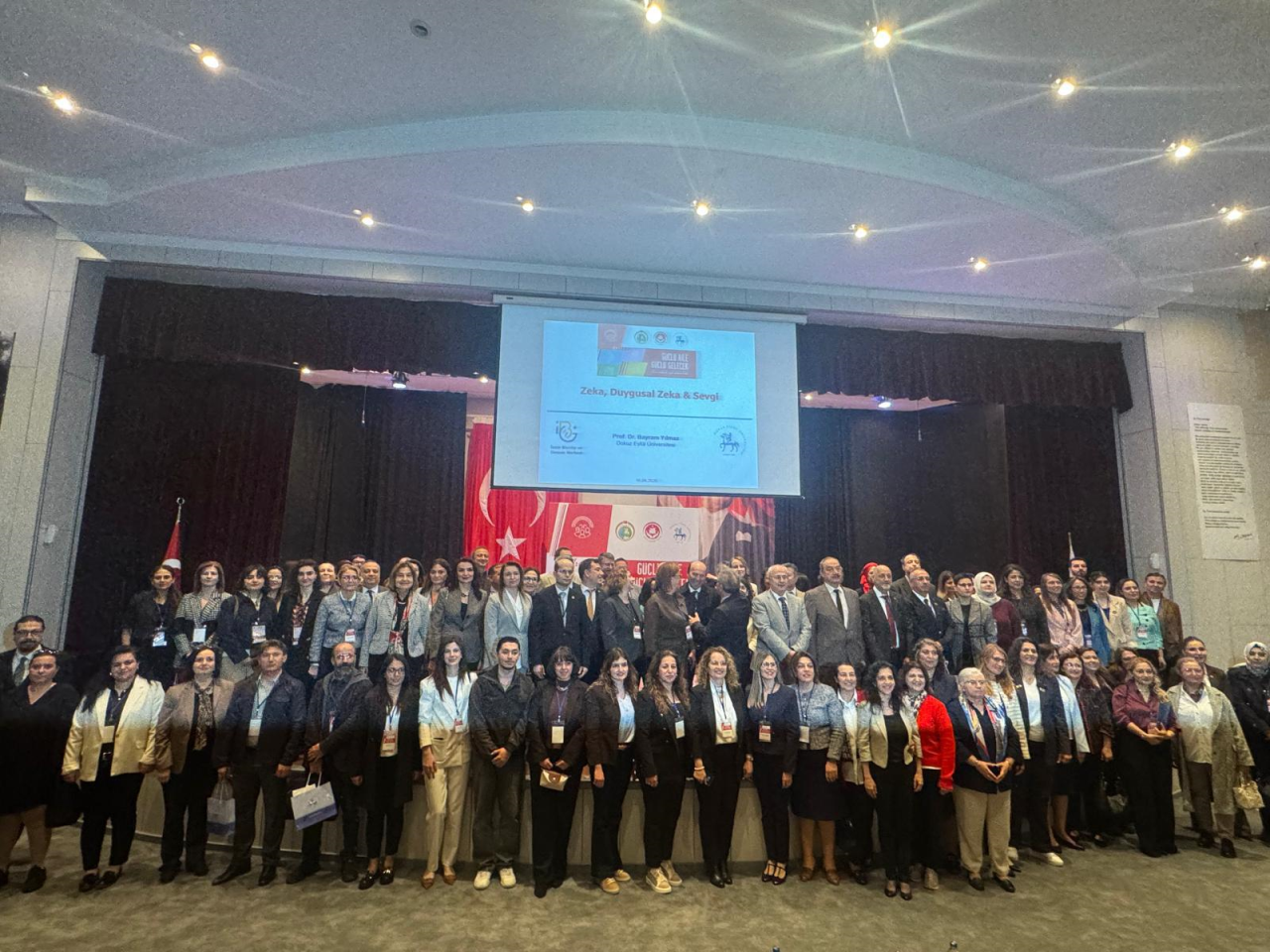 Muğla Sıtkı Koçman Üniversitesi Kadın ve Aile Çalışmaları Uygulama ve Araştırma Merkezi olarak,  Dokuz Eylül Üniversitesi ev sahipliğinde İzmir Valiliği iş birliği ile 10-11 Nisan 2026 tarihinde düzenlenen “Uluslararası Aile Sempozyumu” na katılım sağladık