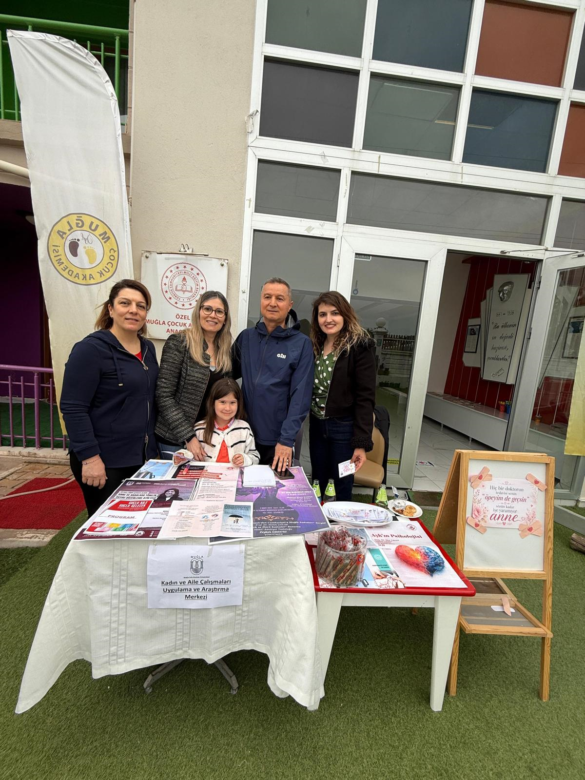 Muğla Çocuk Akademisi ev sahipliğinde 8 Mayıs Cuma günü gerçekleştirilen Anneler Günü programında, Kadın ve Aile Çalışmaları Uygulama ve Araştırma Merkezi olarak katılım sağladık