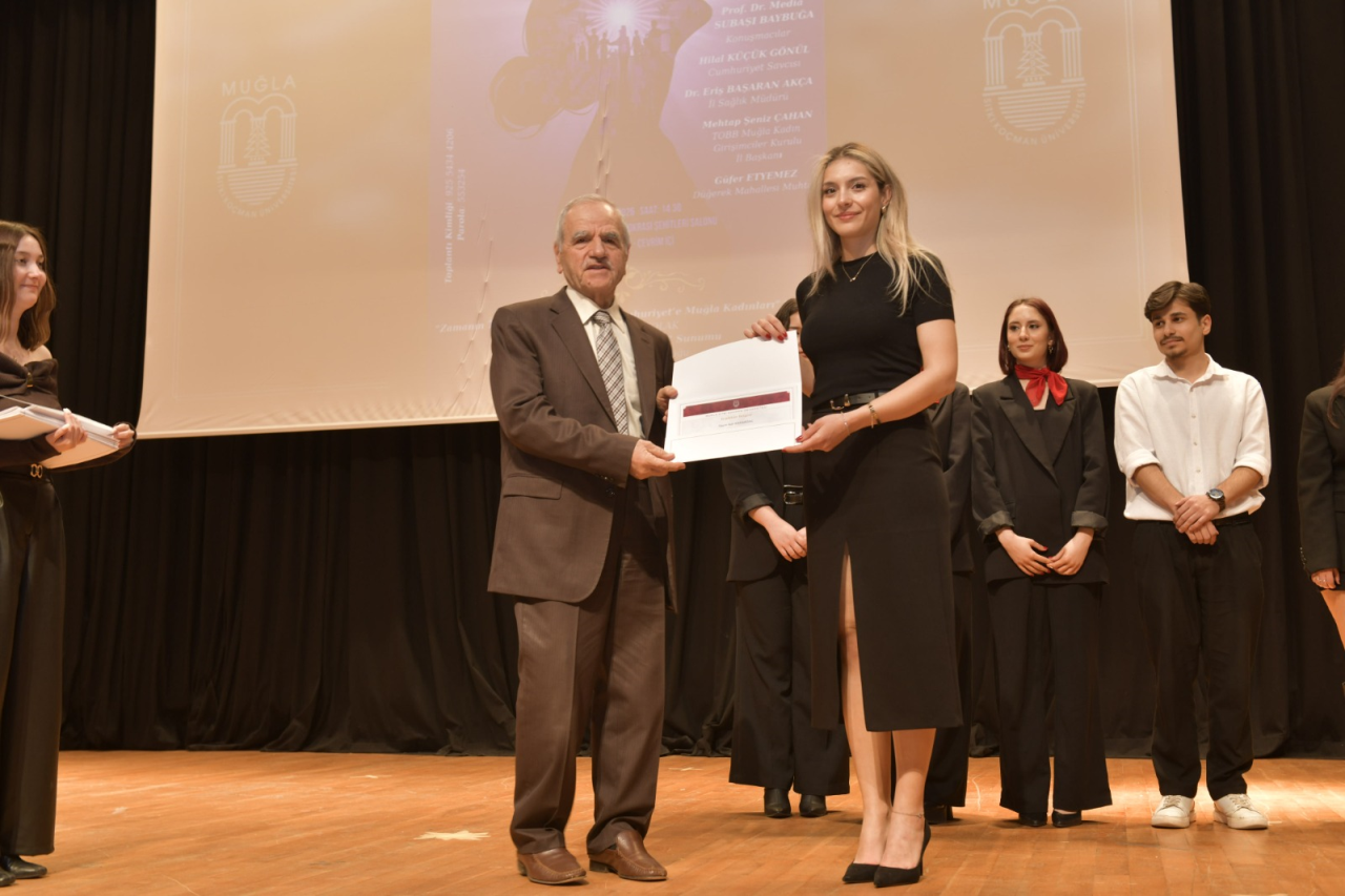 Kadın ve Aile Çalışmaları Uygulama ve Araştırma Merkezi, 8 Mart Dünya Kadınlar Günü kapsamında “Kadının Eli, Toplumun Gücü: İlham Veren Kadınlar” Programı Düzenledi.