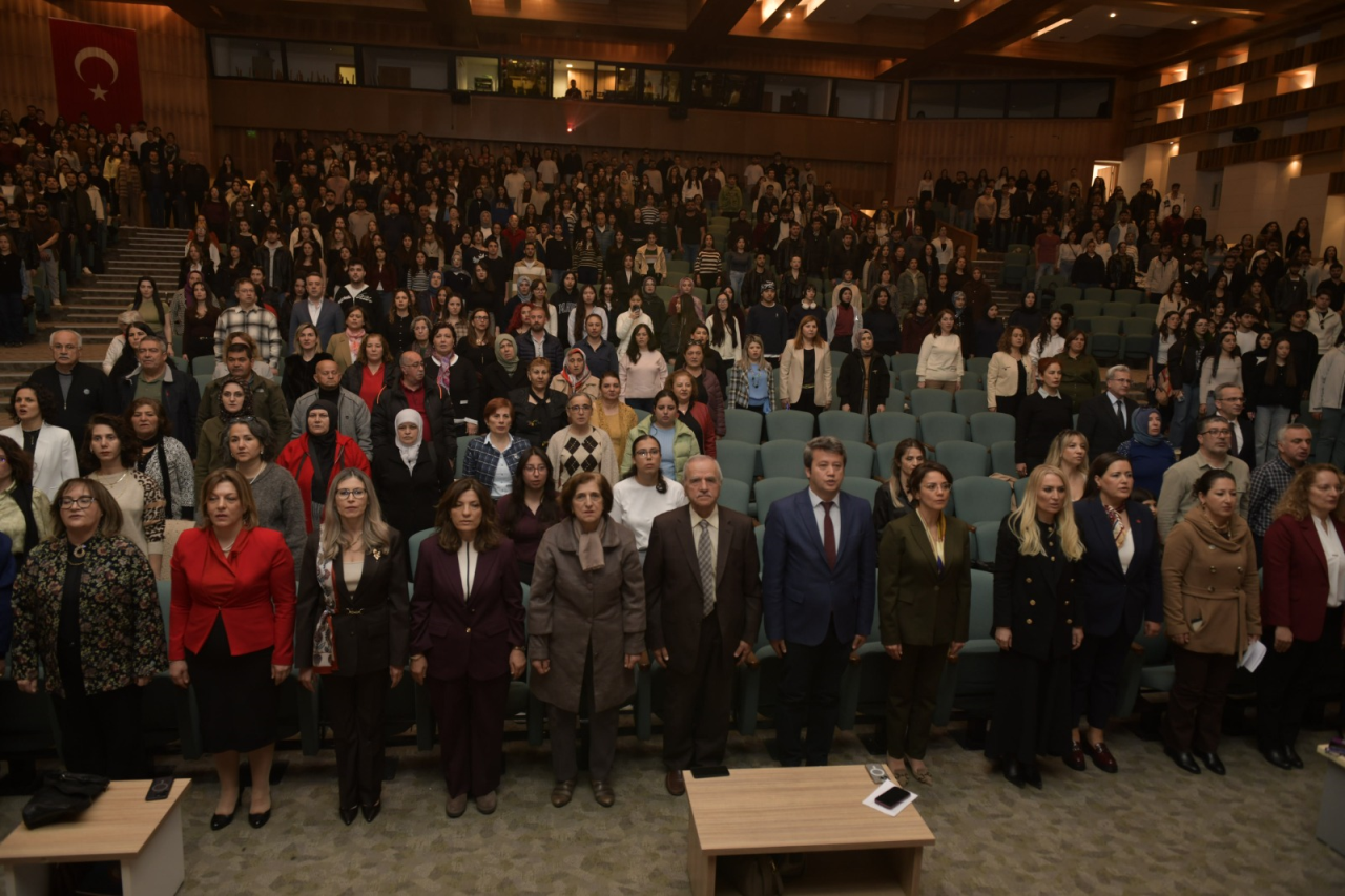 Kadın ve Aile Çalışmaları Uygulama ve Araştırma Merkezi, 8 Mart Dünya Kadınlar Günü kapsamında “Kadının Eli, Toplumun Gücü: İlham Veren Kadınlar” Programı Düzenledi.