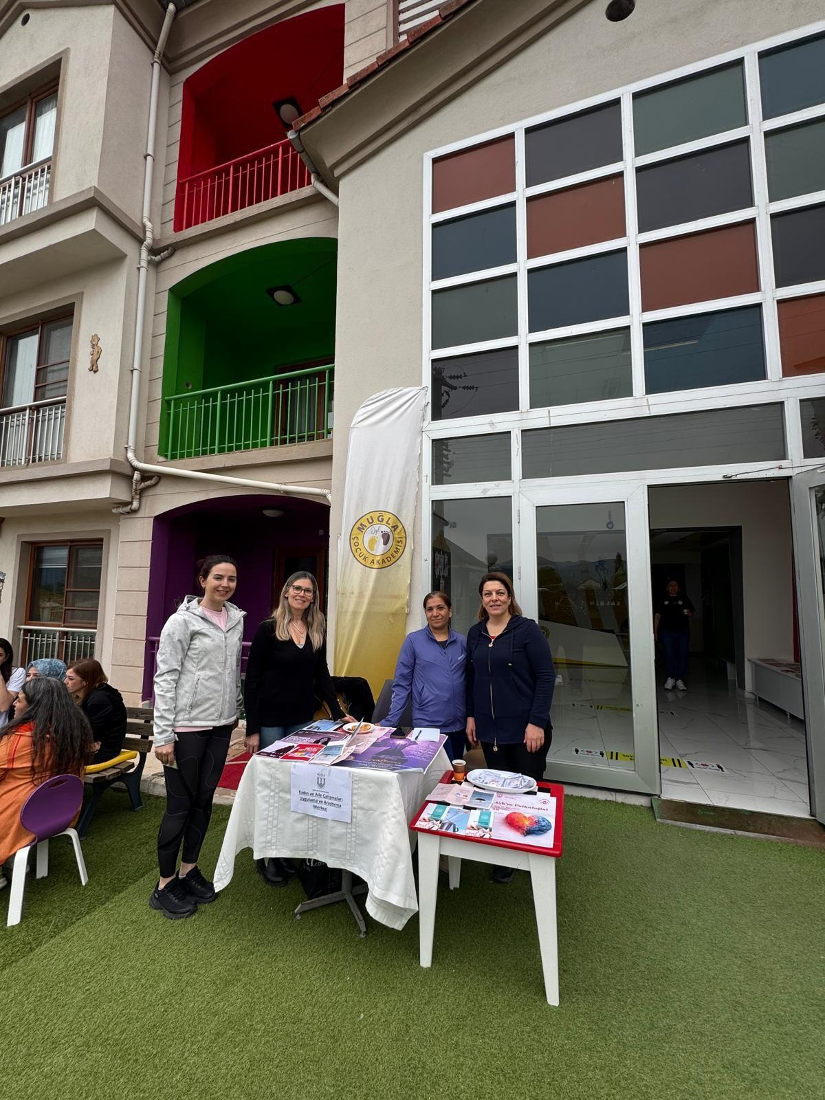 Muğla Çocuk Akademisi ev sahipliğinde 8 Mayıs Cuma günü gerçekleştirilen Anneler Günü programında, Kadın ve Aile Çalışmaları Uygulama ve Araştırma Merkezi olarak katılım sağladık