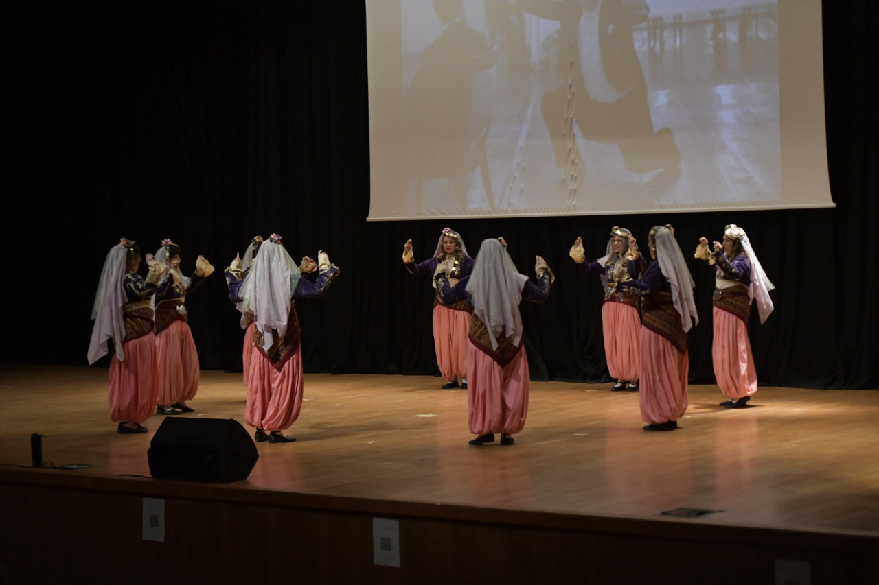 Kadın ve Aile Çalışmaları Uygulama ve Araştırma Merkezi, 8 Mart Dünya Kadınlar Günü kapsamında “Kadının Eli, Toplumun Gücü: İlham Veren Kadınlar” Programı Düzenledi.