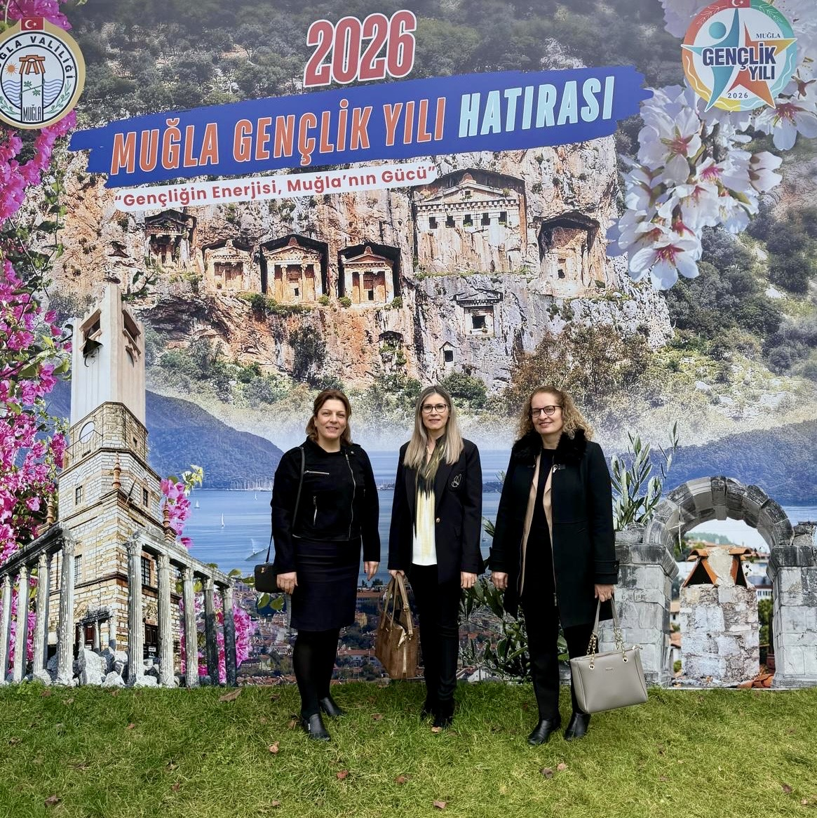 Muğla Sıtkı Koçman Üniversitesi Kadın ve Aile Çalışmaları Uygulama ve Araştırma Merkezi olarak Muğla Valisi Sayın İdris AKBIYIK’ı makamında ziyaret ettik.