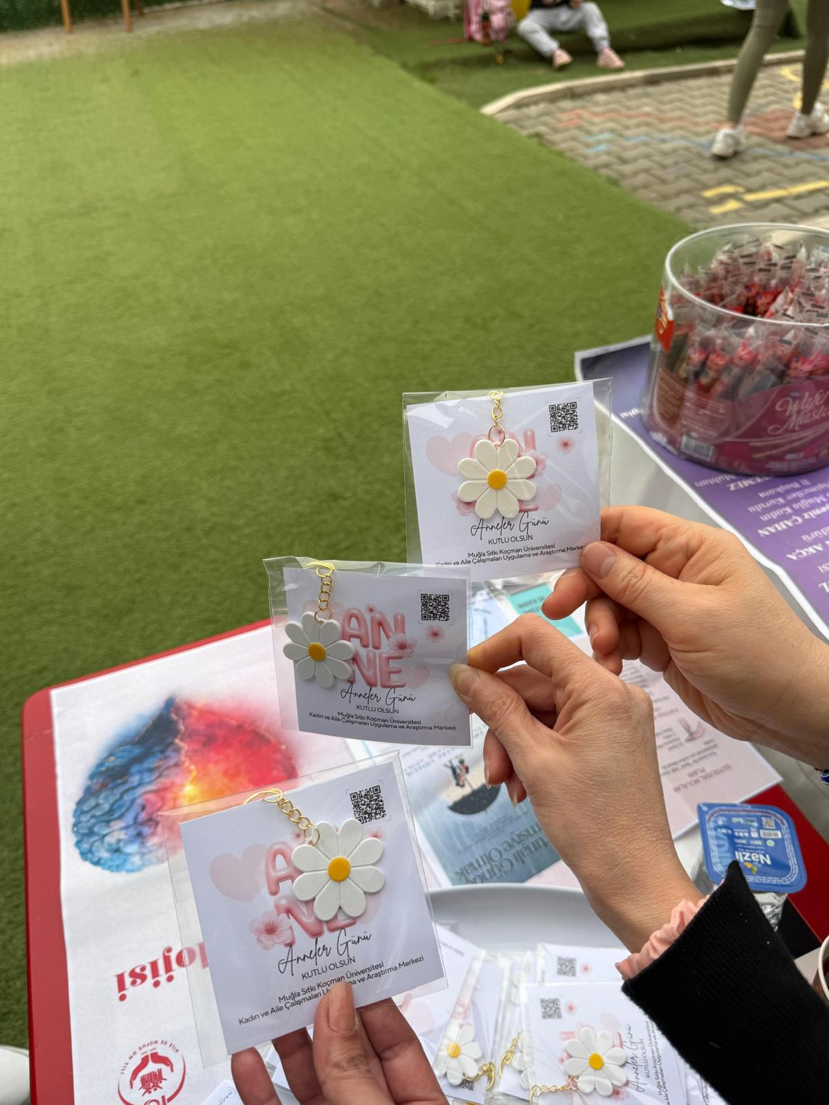 Muğla Çocuk Akademisi ev sahipliğinde 8 Mayıs Cuma günü gerçekleştirilen Anneler Günü programında, Kadın ve Aile Çalışmaları Uygulama ve Araştırma Merkezi olarak katılım sağladık