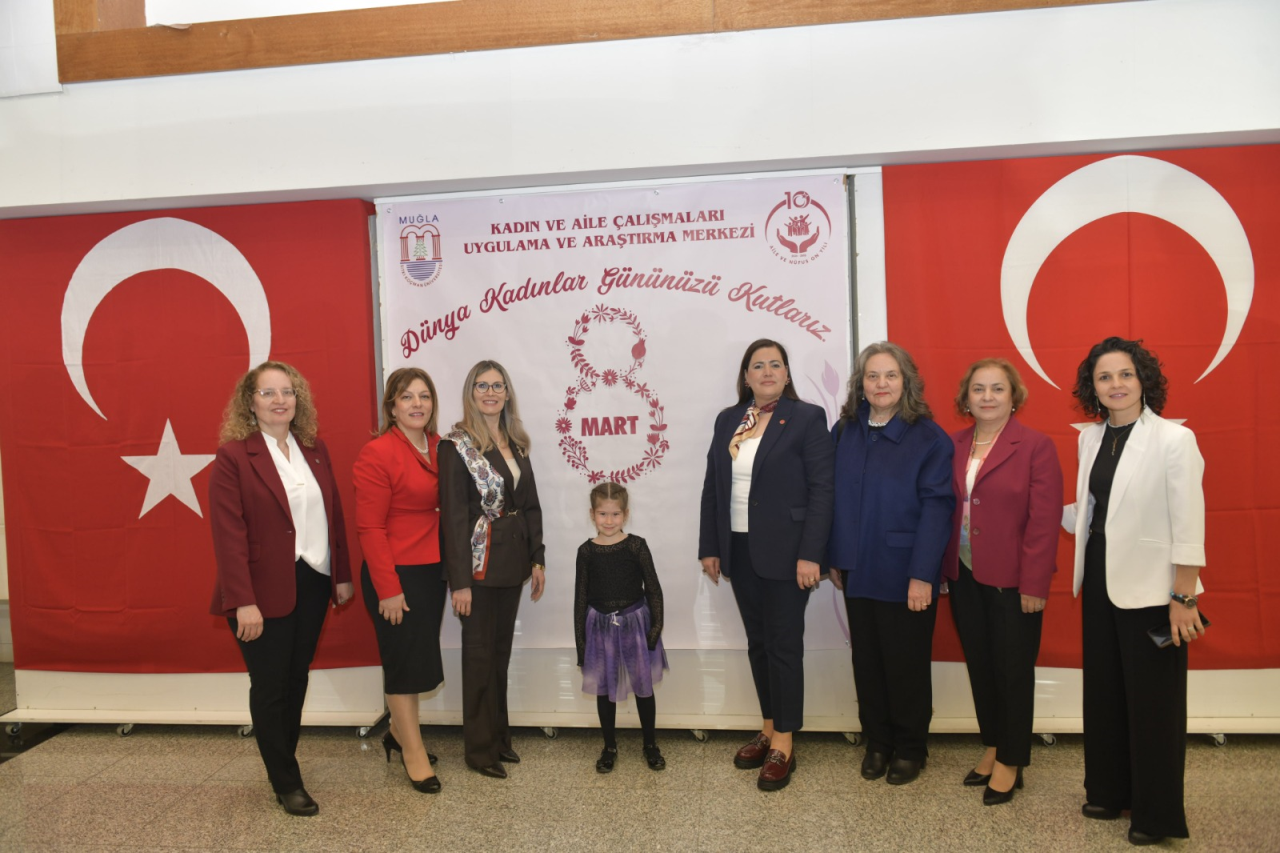 Kadın ve Aile Çalışmaları Uygulama ve Araştırma Merkezi, 8 Mart Dünya Kadınlar Günü kapsamında “Kadının Eli, Toplumun Gücü: İlham Veren Kadınlar” Programı Düzenledi.