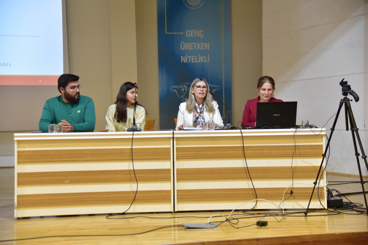 Kadın ve Aile Çalışmaları Uygulama ve Araştırma Merkezi 25 Kasım Kadına Yönelik Şiddetle Mücadele Günü Kapsamında Panel ve Gösterim Etkinliği Düzenledi