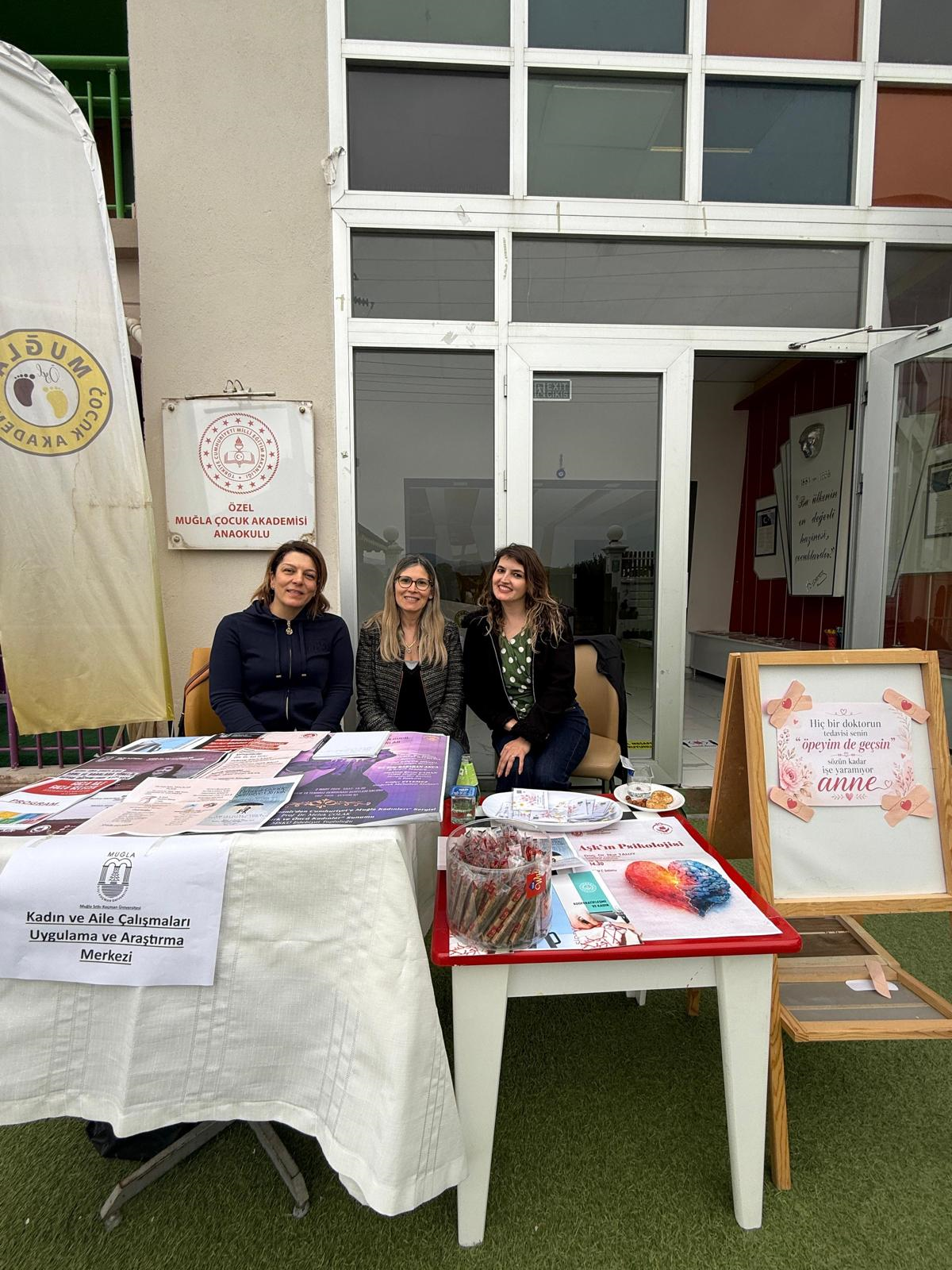 Muğla Çocuk Akademisi ev sahipliğinde 8 Mayıs Cuma günü gerçekleştirilen Anneler Günü programında, Kadın ve Aile Çalışmaları Uygulama ve Araştırma Merkezi olarak katılım sağladık