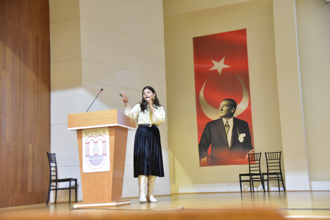 Kadın ve Aile Çalışmaları Uygulama ve Araştırma Merkezi 25 Kasım Kadına Yönelik Şiddetle Mücadele Günü Kapsamında Panel ve Gösterim Etkinliği Düzenledi