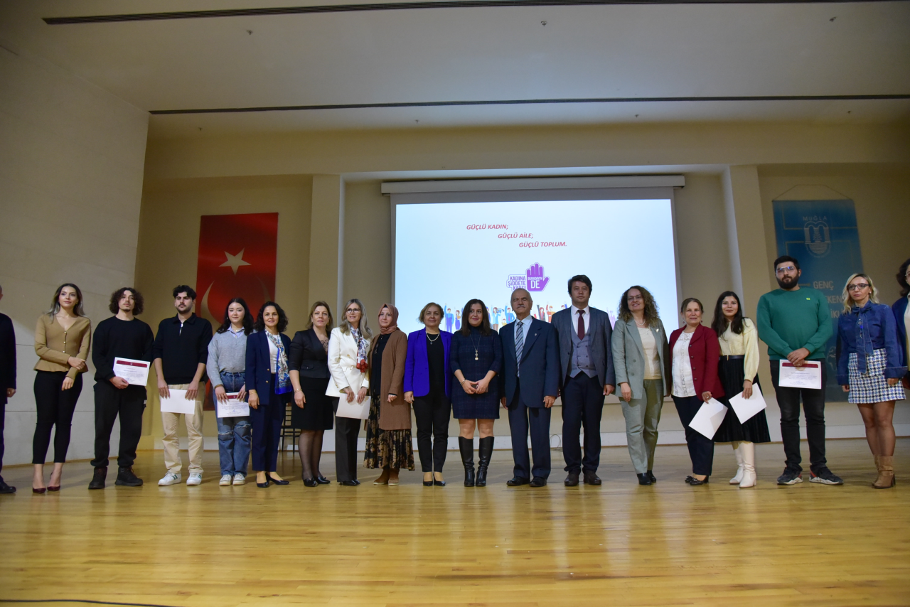 Kadın ve Aile Çalışmaları Uygulama ve Araştırma Merkezi 25 Kasım Kadına Yönelik Şiddetle Mücadele Günü Kapsamında Panel ve Gösterim Etkinliği Düzenledi