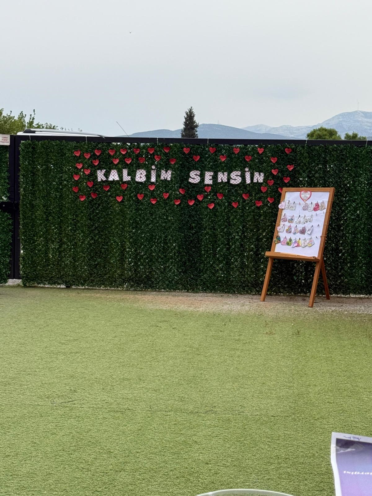 Muğla Çocuk Akademisi ev sahipliğinde 8 Mayıs Cuma günü gerçekleştirilen Anneler Günü programında, Kadın ve Aile Çalışmaları Uygulama ve Araştırma Merkezi olarak katılım sağladık
