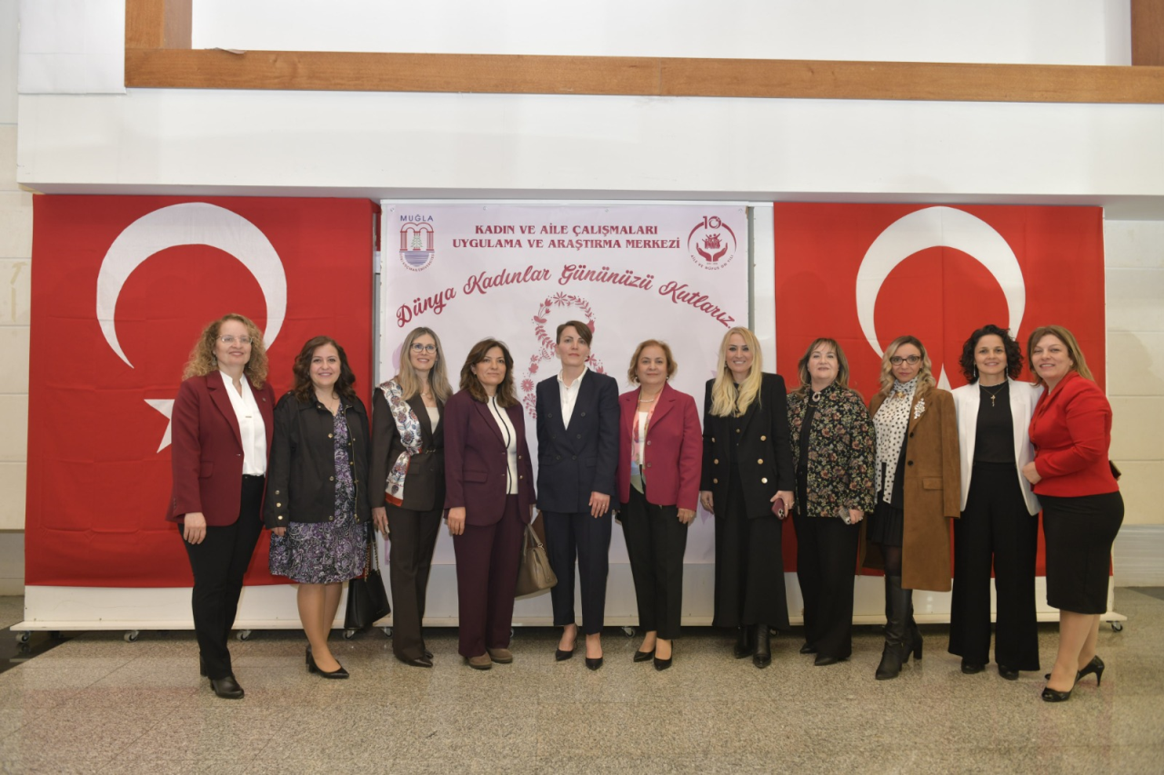 Kadın ve Aile Çalışmaları Uygulama ve Araştırma Merkezi, 8 Mart Dünya Kadınlar Günü kapsamında “Kadının Eli, Toplumun Gücü: İlham Veren Kadınlar” Programı Düzenledi.