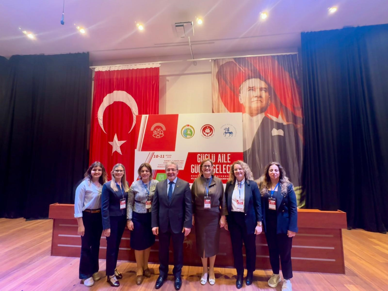 Muğla Sıtkı Koçman Üniversitesi Kadın ve Aile Çalışmaları Uygulama ve Araştırma Merkezi olarak,  Dokuz Eylül Üniversitesi ev sahipliğinde İzmir Valiliği iş birliği ile 10-11 Nisan 2026 tarihinde düzenlenen “Uluslararası Aile Sempozyumu” na katılım sağladık